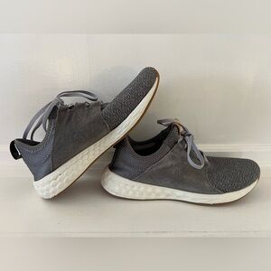 EUC Mens New Balance Sneakers Size 10